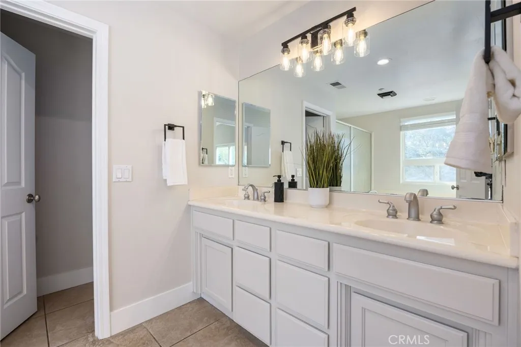 https://cdn.realtyfeed.com/cdn/127/306622366/97aae34ca5c1b931b31c09c313019d15.webp