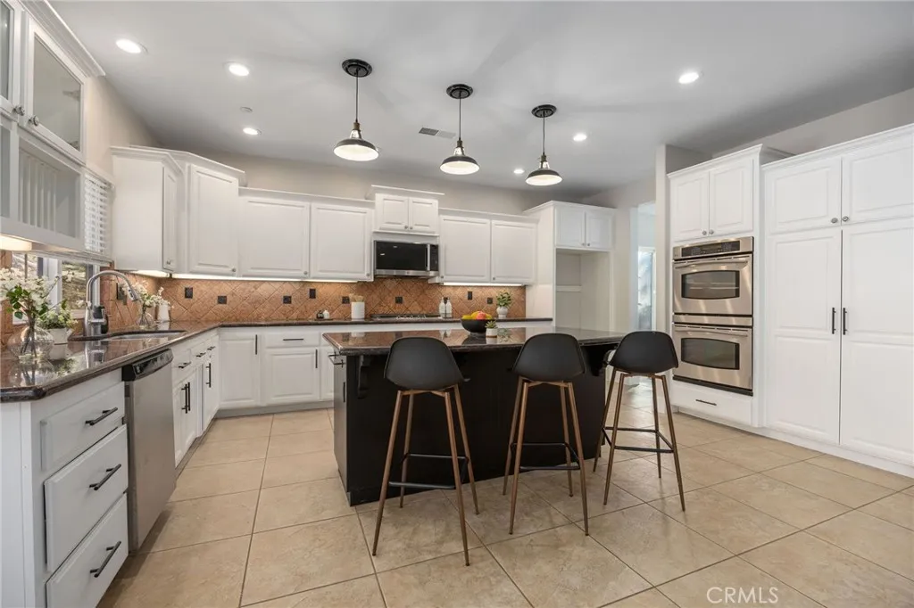 https://cdn.realtyfeed.com/cdn/127/306622366/ac63c45cb42b4bcabe92081918a66d5d.webp