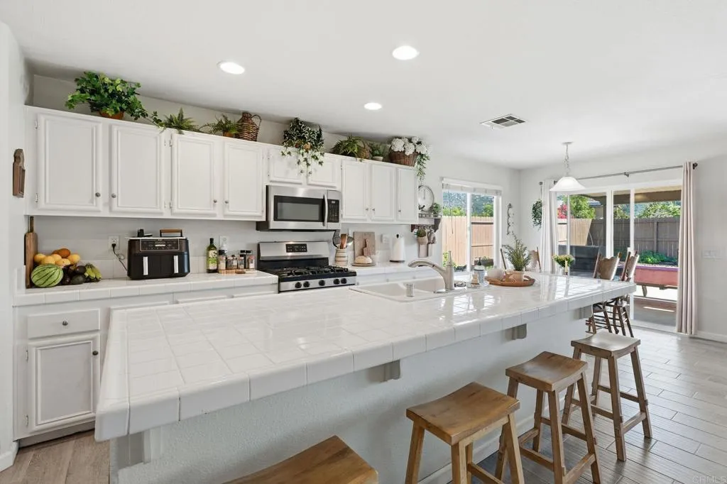 https://cdn.realtyfeed.com/cdn/127/306622386/1f80a583f1bc7d89131bf6b8b0ed9e6d.webp