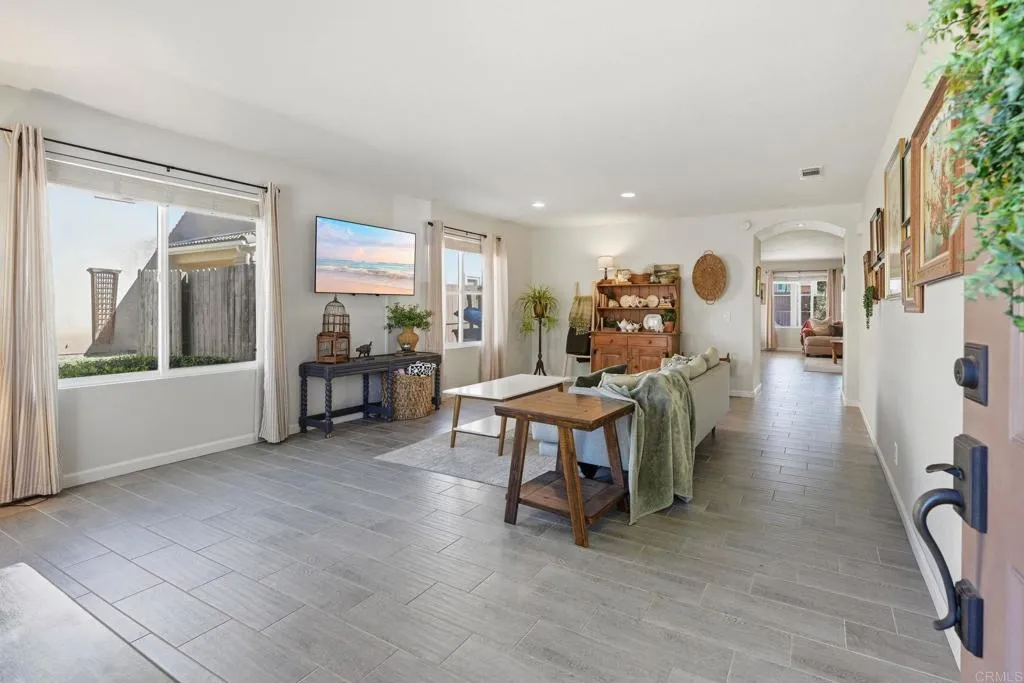 https://cdn.realtyfeed.com/cdn/127/306622386/33bd301f5d0d5510fad1d3d14c5b13c1.webp