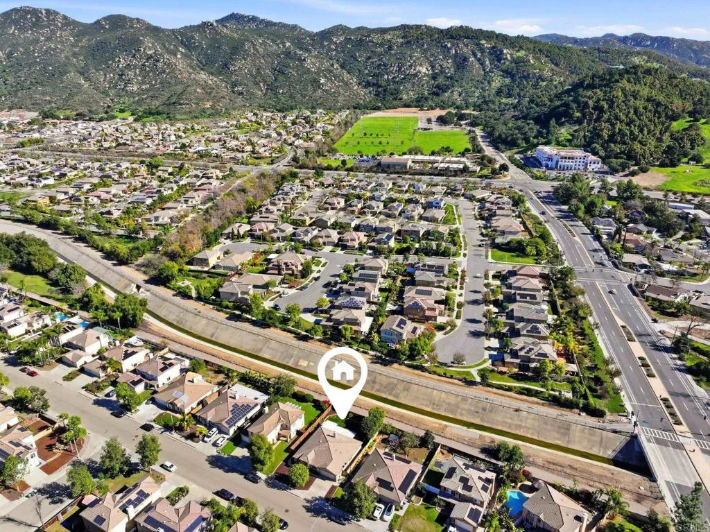 https://cdn.realtyfeed.com/cdn/127/306622386/36c8be05bda4c9963bc42a7785c3099c.webp