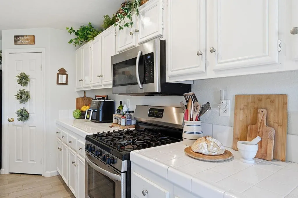https://cdn.realtyfeed.com/cdn/127/306622386/36fbb7ba3df6374871fc4977ade5b11c.webp
