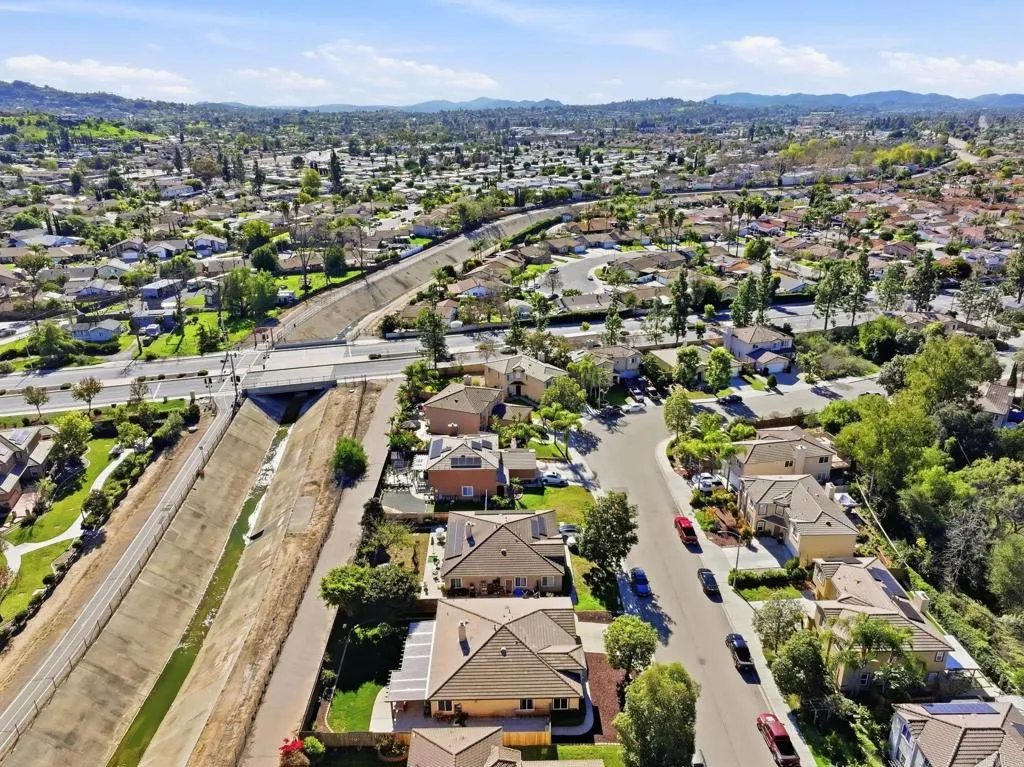 https://cdn.realtyfeed.com/cdn/127/306622386/4c8d096c80c2326718d246870cc46db9.webp