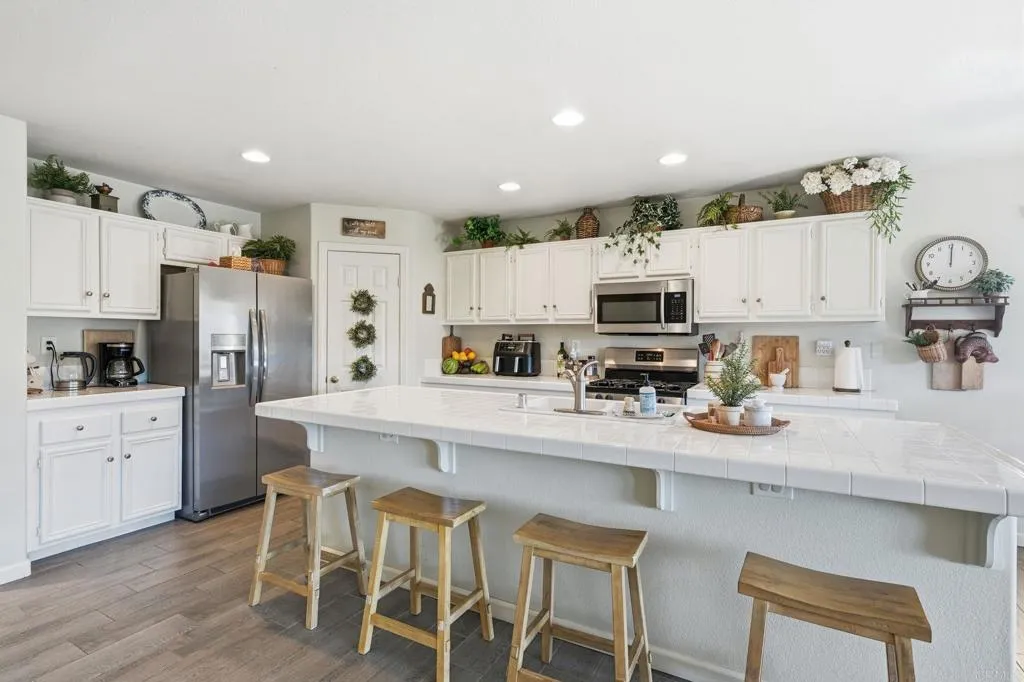 https://cdn.realtyfeed.com/cdn/127/306622386/7a740fde3c61cc8a2895afb66cc567fd.webp