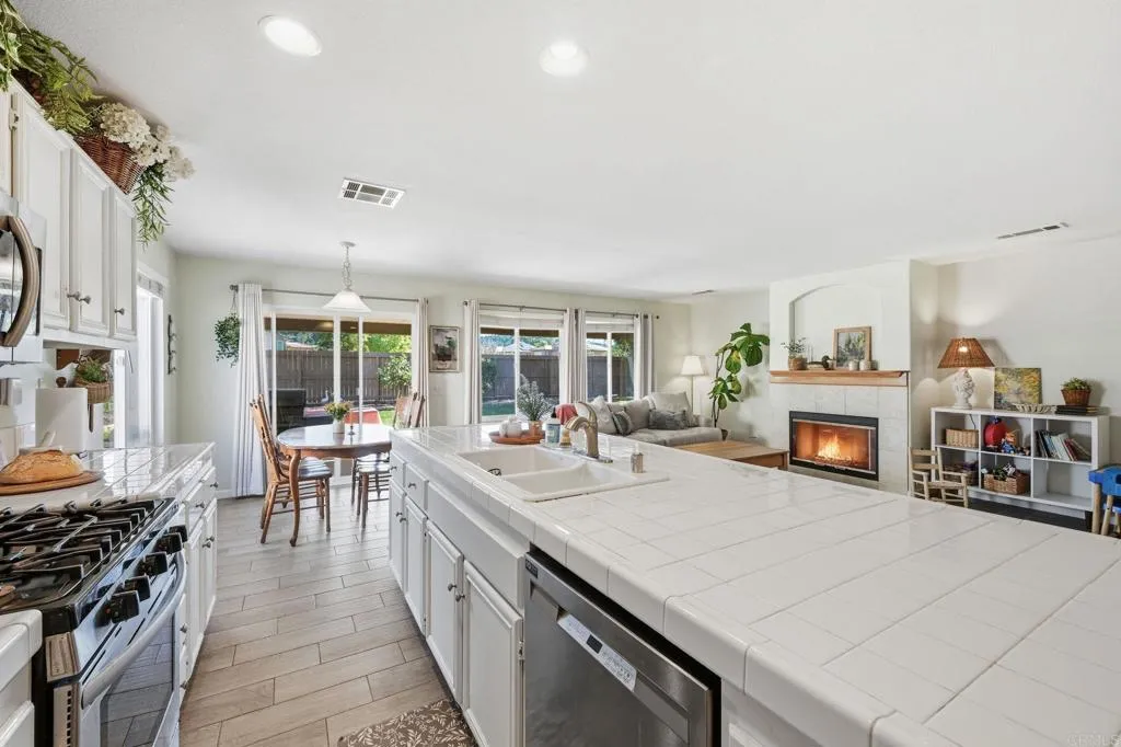 https://cdn.realtyfeed.com/cdn/127/306622386/c84db2109927104784ab6581ab9ed277.webp