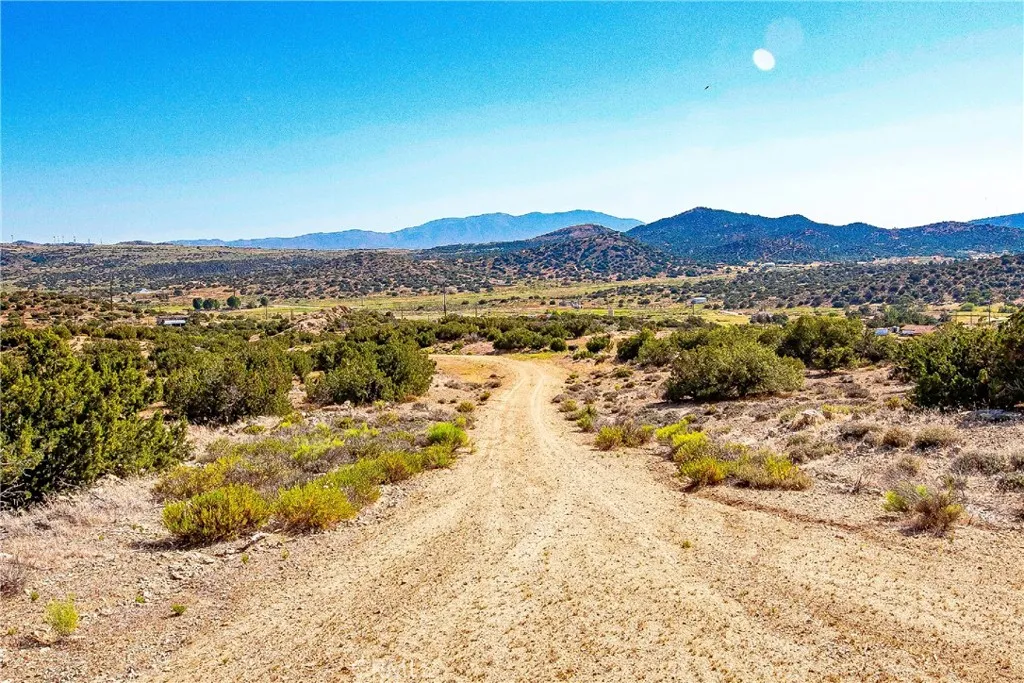 26000 Arabian, Tehachapi, CA 93561 - Photo 2 of 17, Tehachapi, CA