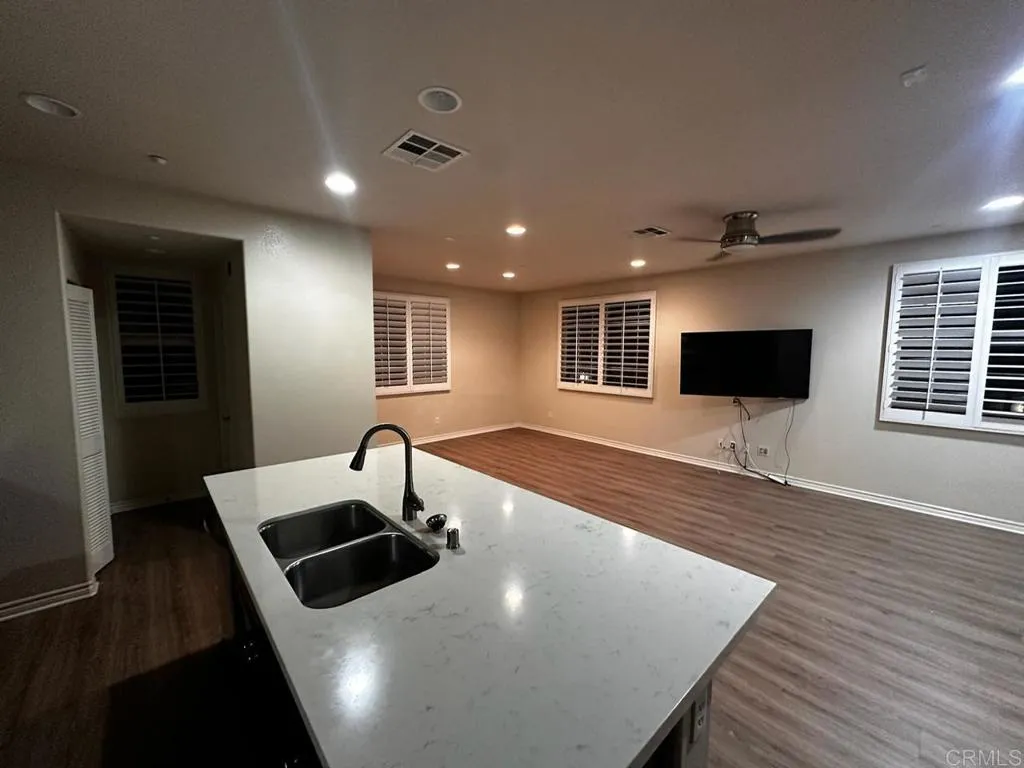 https://cdn.realtyfeed.com/cdn/127/306622403/94d1d5d837789c9737212e78c92996e5.webp