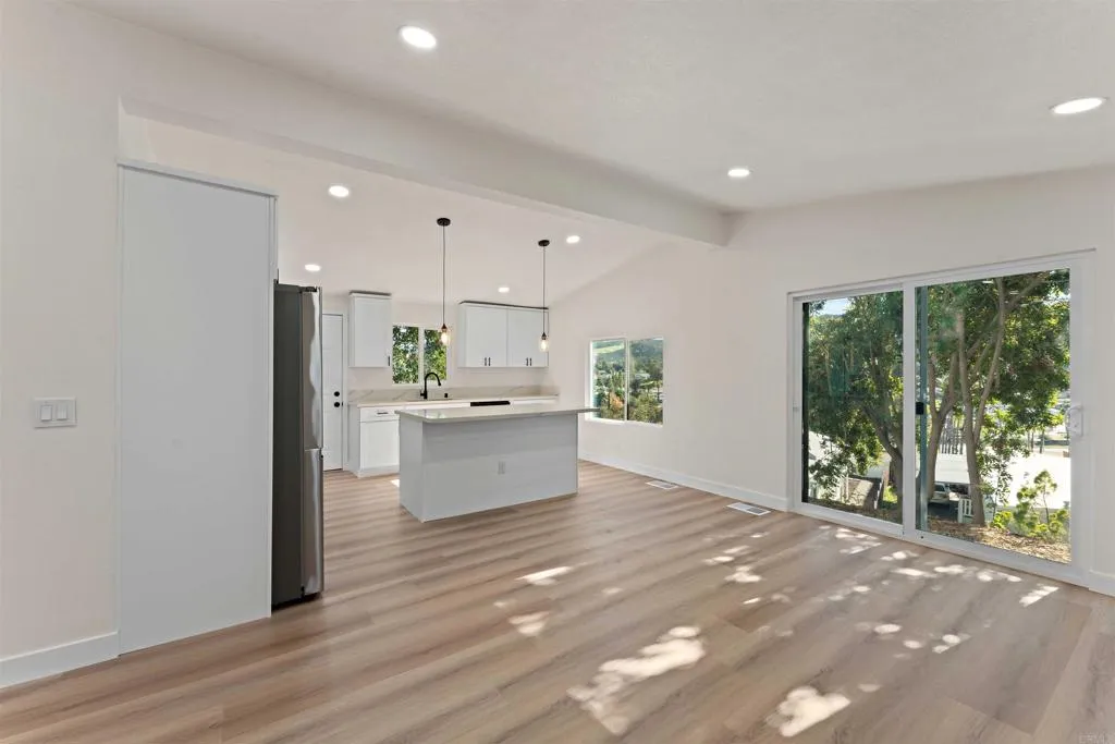 https://cdn.realtyfeed.com/cdn/127/306622505/34ba7b5738b5f640089ebf44b0b39c4d.webp