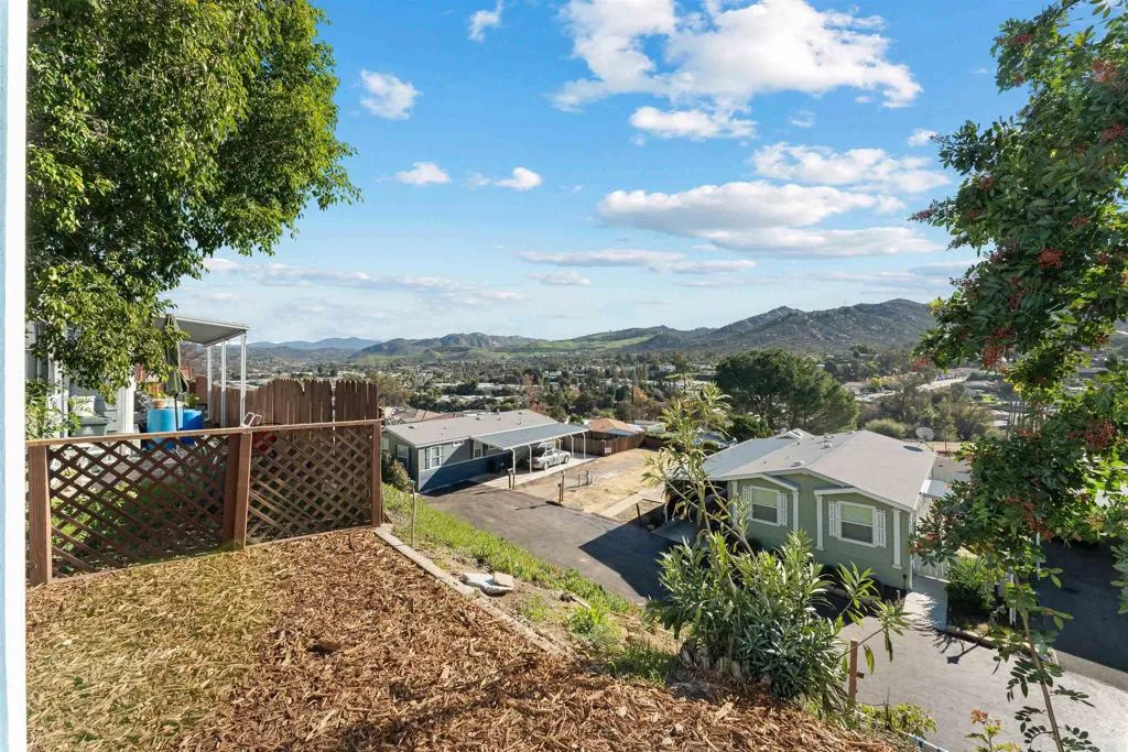 https://cdn.realtyfeed.com/cdn/127/306622505/4389a7421f1655a7813bf4747fbe5c3f.webp