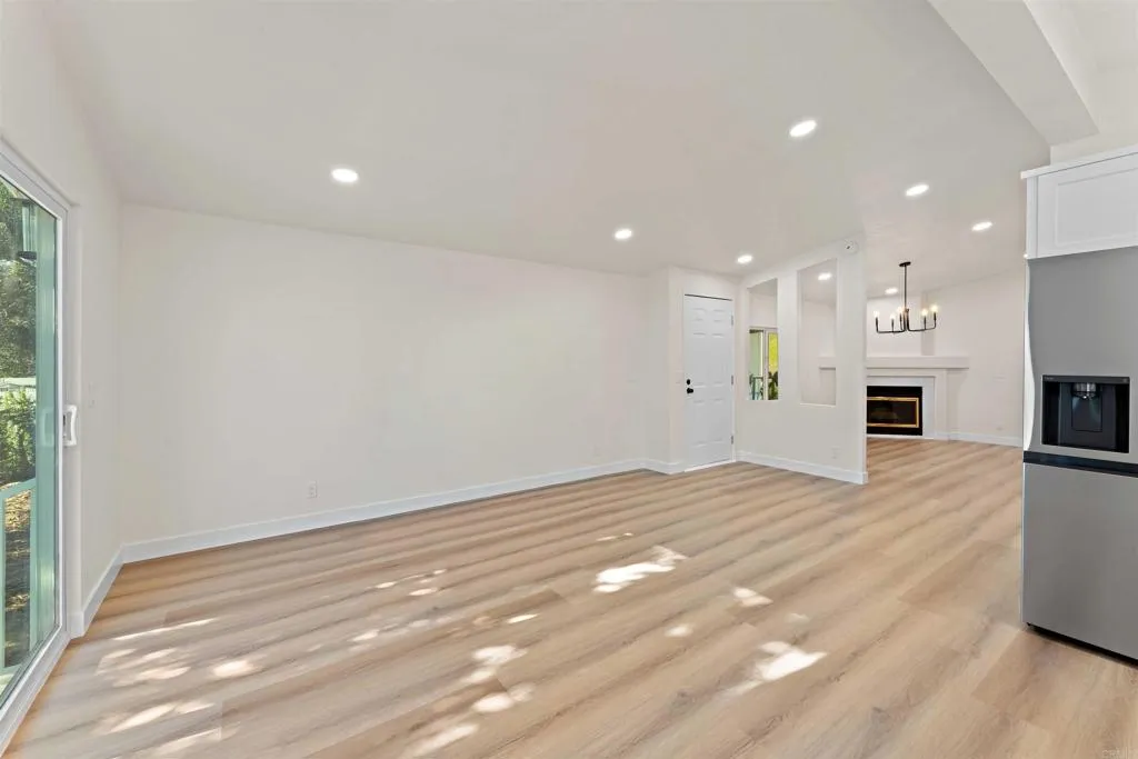 https://cdn.realtyfeed.com/cdn/127/306622505/65e0faa0141f22fbaae94b9859366c04.webp