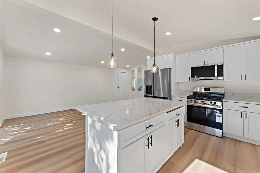 https://cdn.realtyfeed.com/cdn/127/306622505/80c6f3a9733e7424b5d172d603c7024d.webp