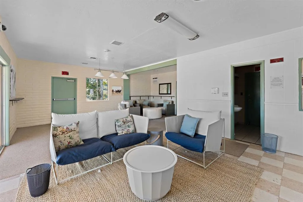 https://cdn.realtyfeed.com/cdn/127/306622505/8641ef455a61eaa876f4e5a030026640.webp