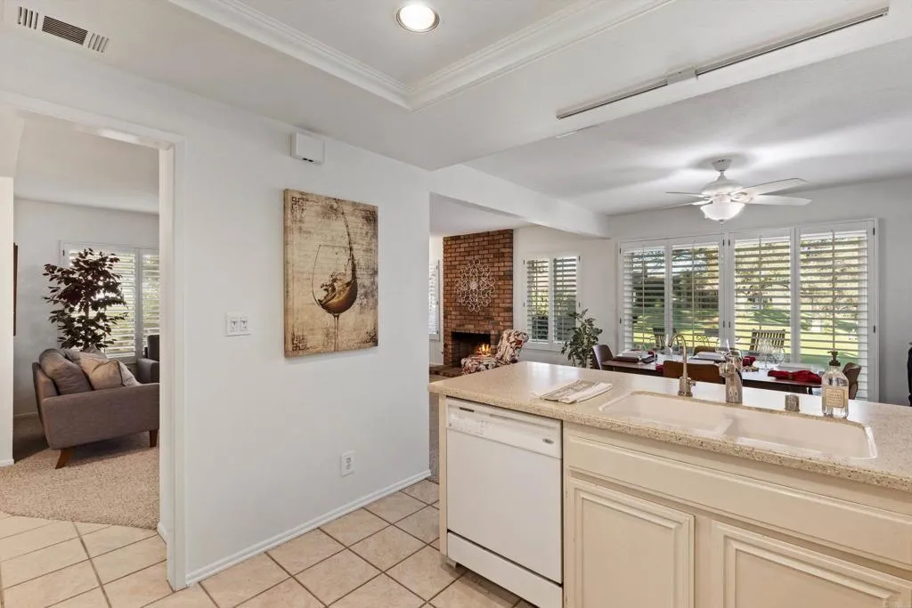 https://cdn.realtyfeed.com/cdn/127/306622579/38c07eb769bb415975848dfdbc3d1c39.webp