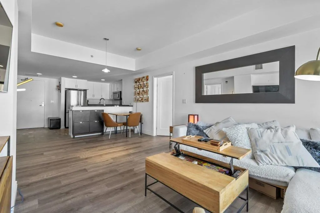 https://cdn.realtyfeed.com/cdn/127/306622616/13bc87a80af53dde6cb9ab0db1139b6e.webp
