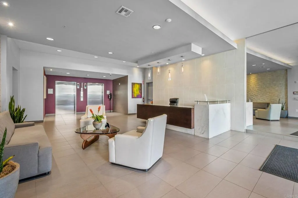 https://cdn.realtyfeed.com/cdn/127/306622616/42f6b8ee02a8fafb6314f5b82a09756e.webp