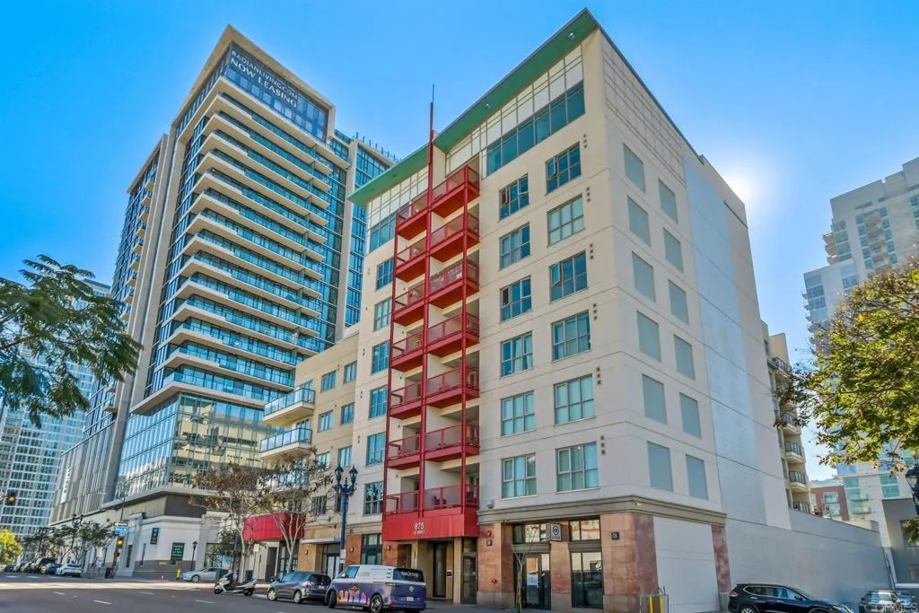 https://cdn.realtyfeed.com/cdn/127/306622616/63e8ac42153e0a09bbfda29ec2232097.webp