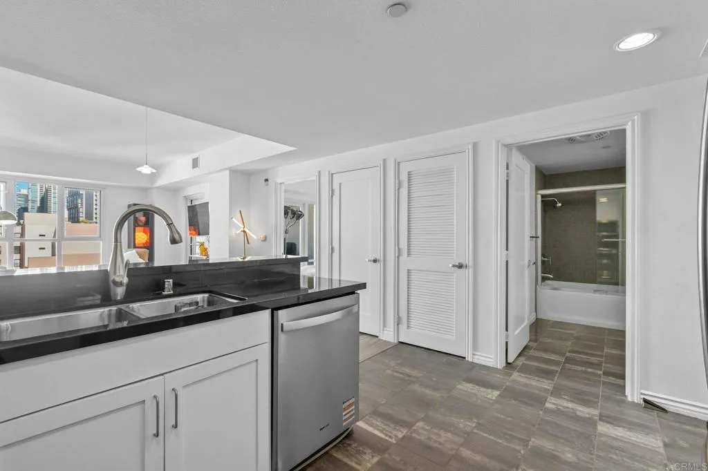 https://cdn.realtyfeed.com/cdn/127/306622616/e0a9ff2b1982fdb896793647bff96eb3.webp