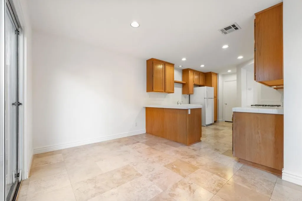 https://cdn.realtyfeed.com/cdn/127/306622638/8094f4cf3cf9b5cbedb4221149dc0206.webp