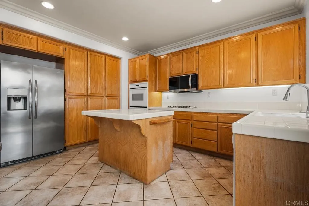 https://cdn.realtyfeed.com/cdn/127/306622805/8dda258abc8343503474228d26679cc9.webp