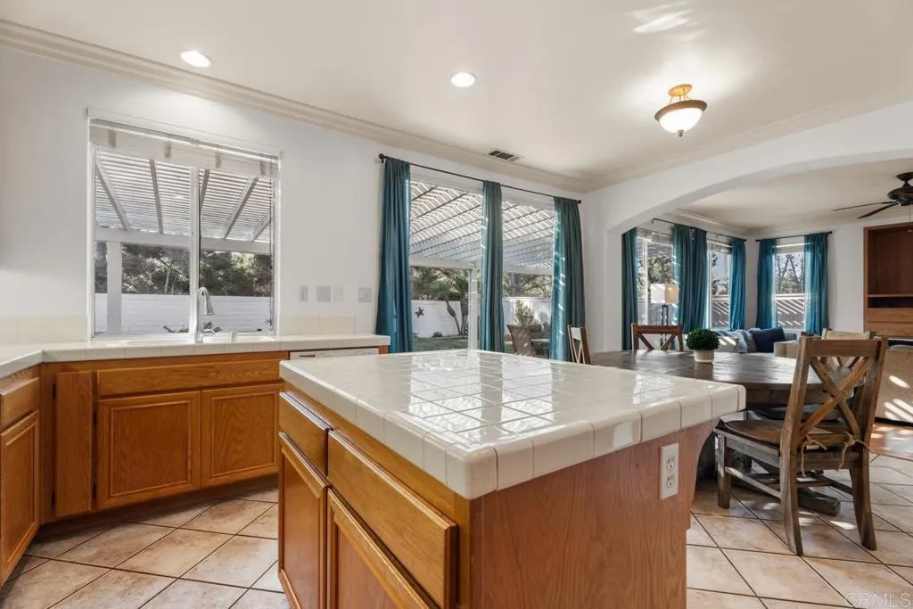 https://cdn.realtyfeed.com/cdn/127/306622805/9efd891499e96970269688d4f11d6279.webp