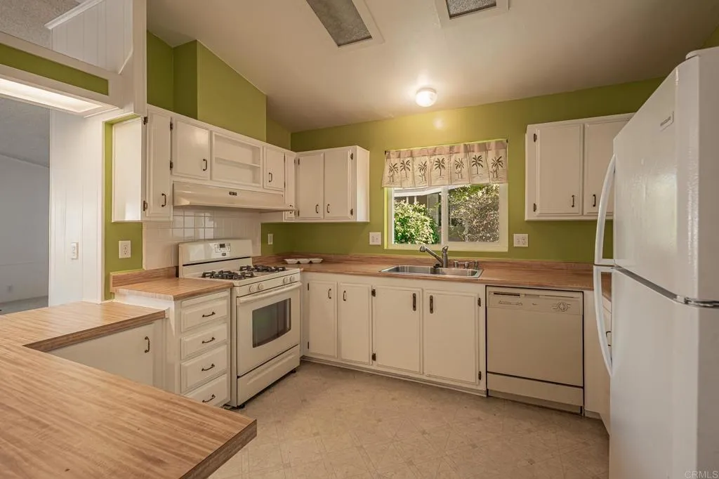 https://cdn.realtyfeed.com/cdn/127/306622811/2948802e7799745ec60d32cce79479a4.webp