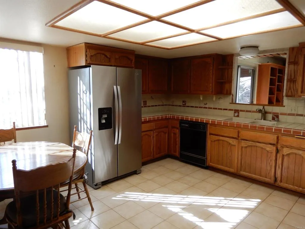 https://cdn.realtyfeed.com/cdn/127/306622874/177b955bf557918235038a0aa7c09543.webp
