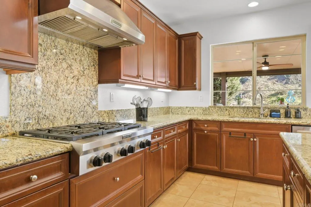 https://cdn.realtyfeed.com/cdn/127/306622920/ae43cbdbb30b406177e94570559b0726.webp