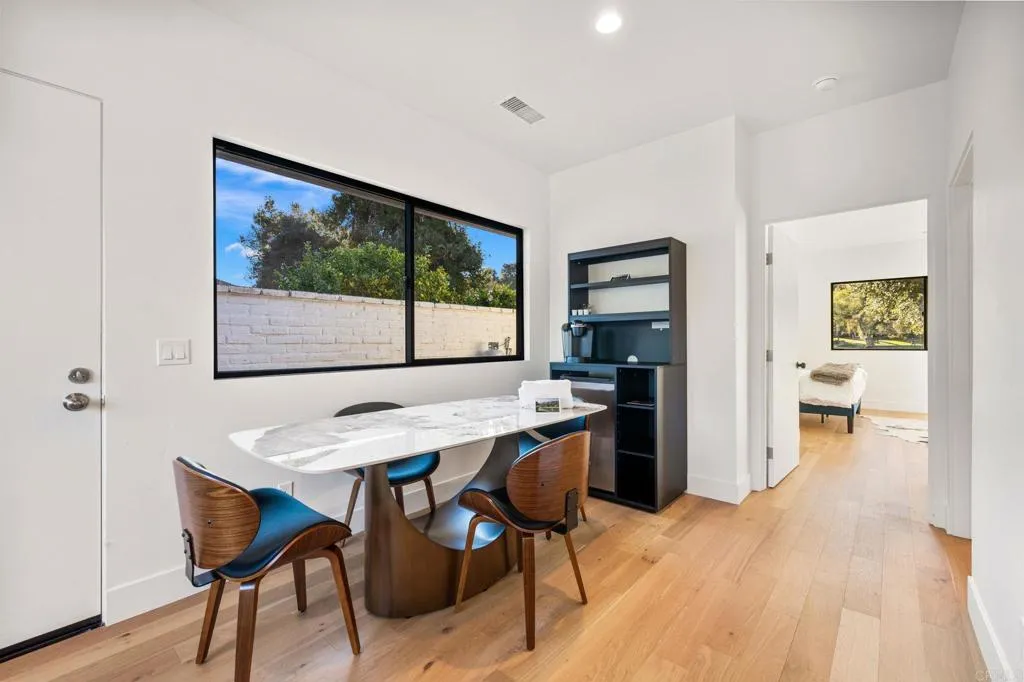 https://cdn.realtyfeed.com/cdn/127/306622973/1d061f11f3e7ec3790c02399e14c6f6a.webp