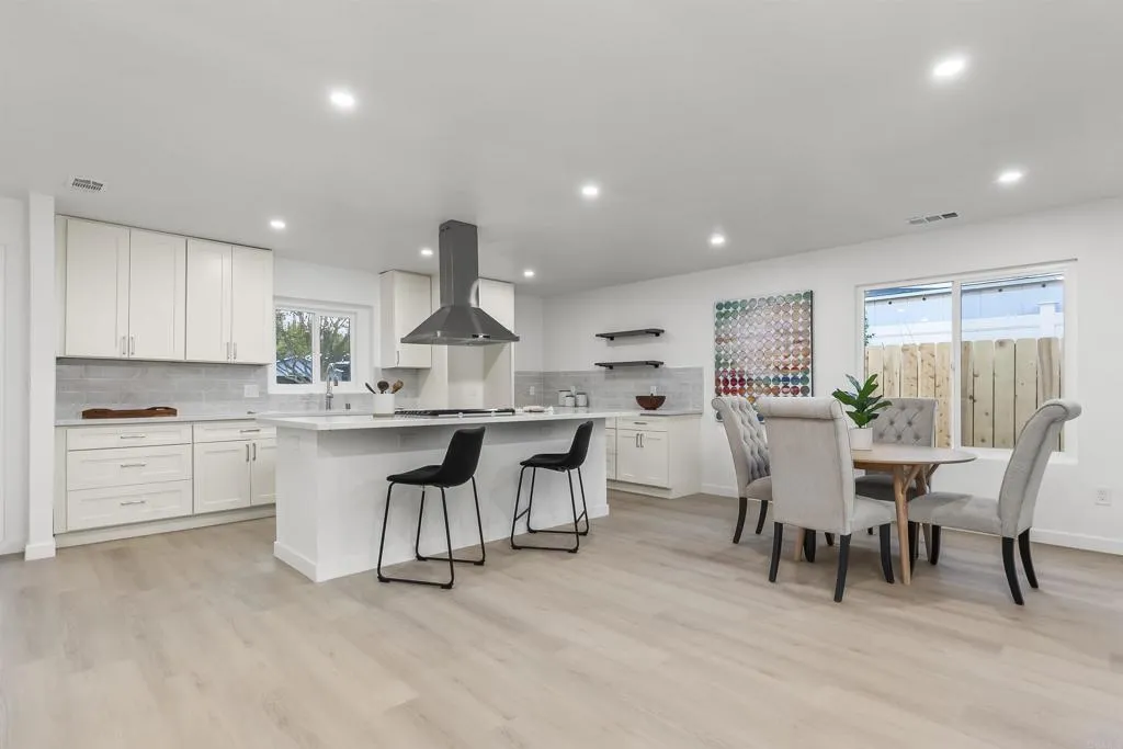 https://cdn.realtyfeed.com/cdn/127/306623104/e16486c436589f3af0a4f662aaf4428e.webp