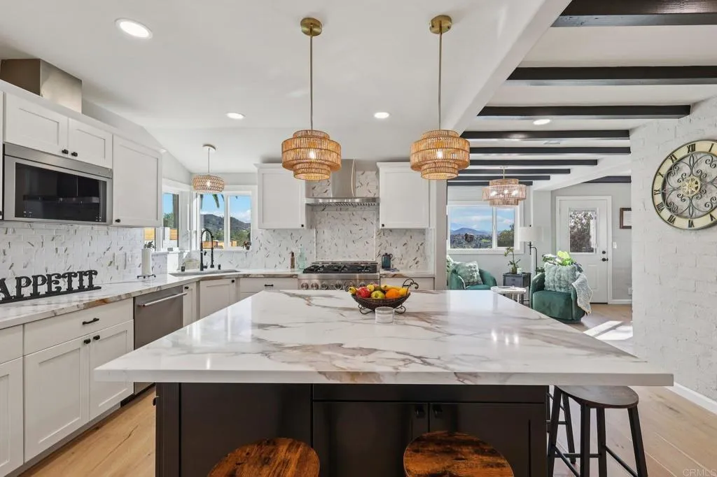 https://cdn.realtyfeed.com/cdn/127/306623124/3f9d18c05683ab4cb194bf0021f64415.webp