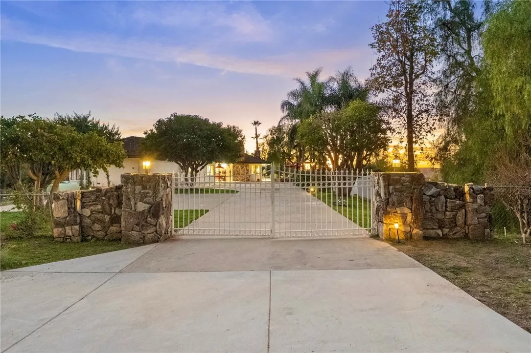 https://cdn.realtyfeed.com/cdn/127/306623334/fa24f921c27a5d606550a66a05c57005.webp
