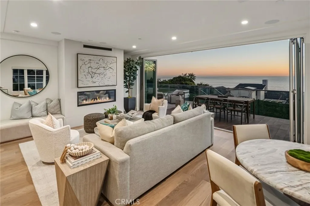 1373  Coast Highway