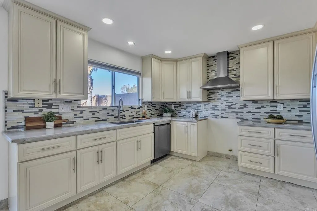 https://cdn.realtyfeed.com/cdn/127/306623410/134d356991c31168f436ee99faaad39f.webp