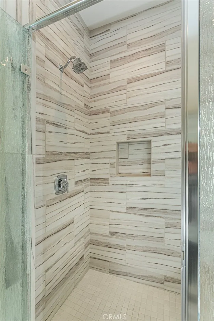 https://cdn.realtyfeed.com/cdn/127/306623494/ce6e6ecfd25f6dea661495be30a778d8.webp