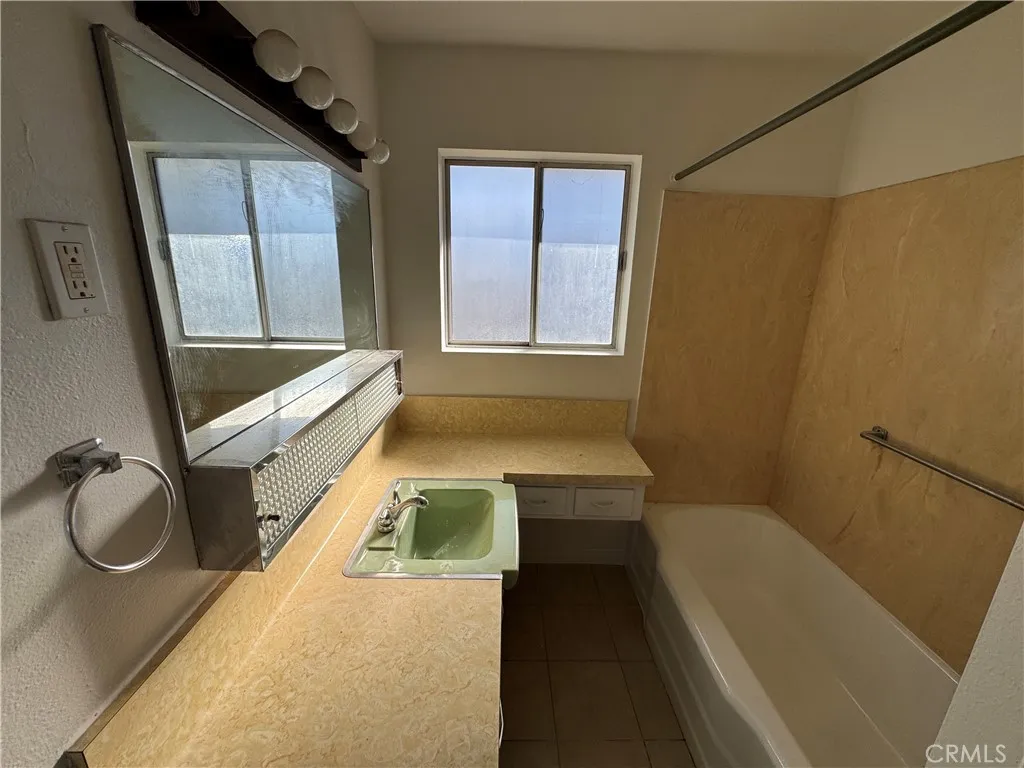 https://cdn.realtyfeed.com/cdn/127/306623501/85e28820f734fb1348242b52cf1783e0.webp