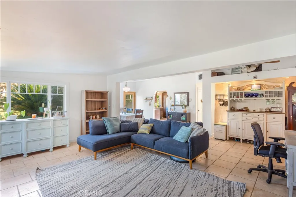 https://cdn.realtyfeed.com/cdn/127/306623535/1d5826e68511c0e1bc1df026a3d24995.webp