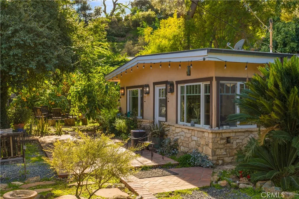 https://cdn.realtyfeed.com/cdn/127/306623535/34c26057acd1df188ab818d84507894e.webp