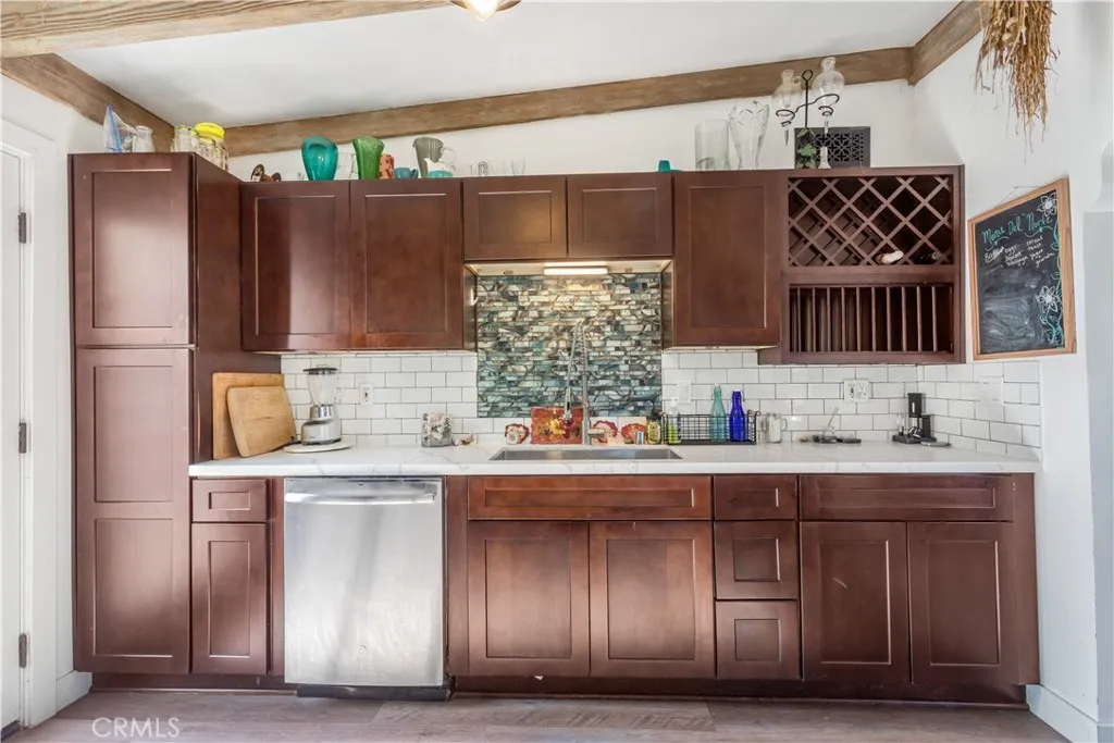 https://cdn.realtyfeed.com/cdn/127/306623535/5d50e2350febc5379451a6fd21d0ada6.webp