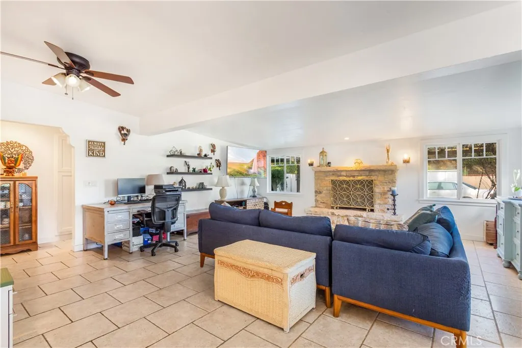 https://cdn.realtyfeed.com/cdn/127/306623535/d9e5a9a9a5f32e29c10d64a93e2f0e7f.webp