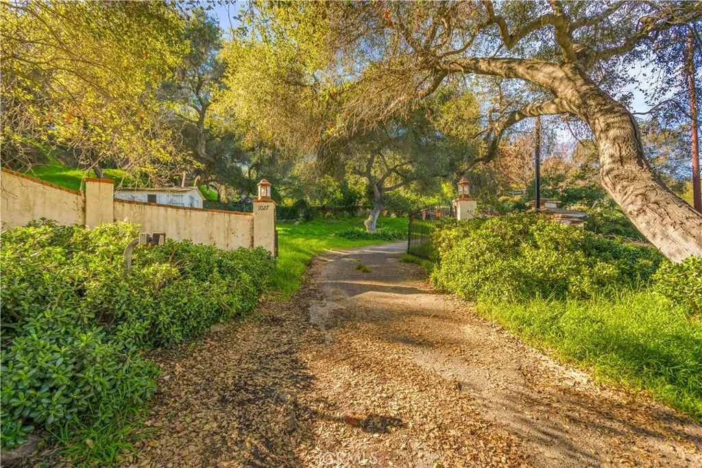 https://cdn.realtyfeed.com/cdn/127/306623535/fa4e873dcf58b92dfe1e0d59156b00d2.webp