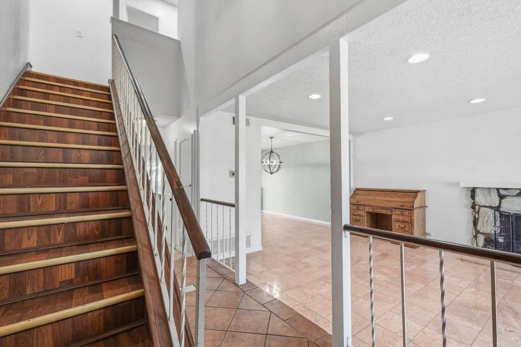 https://cdn.realtyfeed.com/cdn/127/306623591/a705554efd33b9370d6de6641844a7be.webp