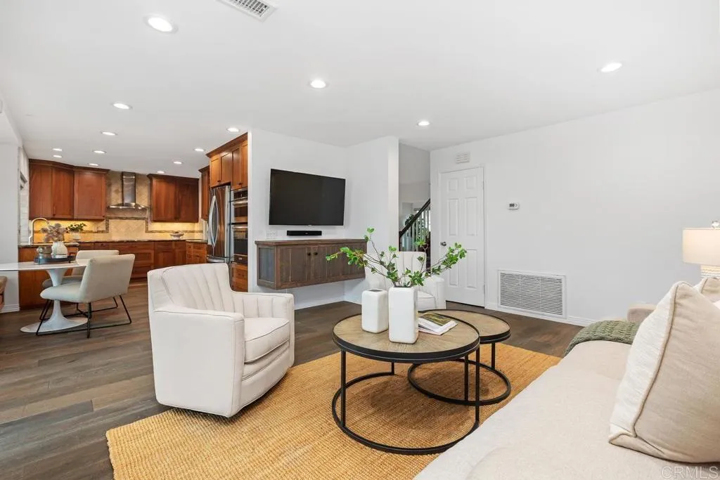 https://cdn.realtyfeed.com/cdn/127/306623732/24d813bce52967d994ee5d89c4c18e51.webp