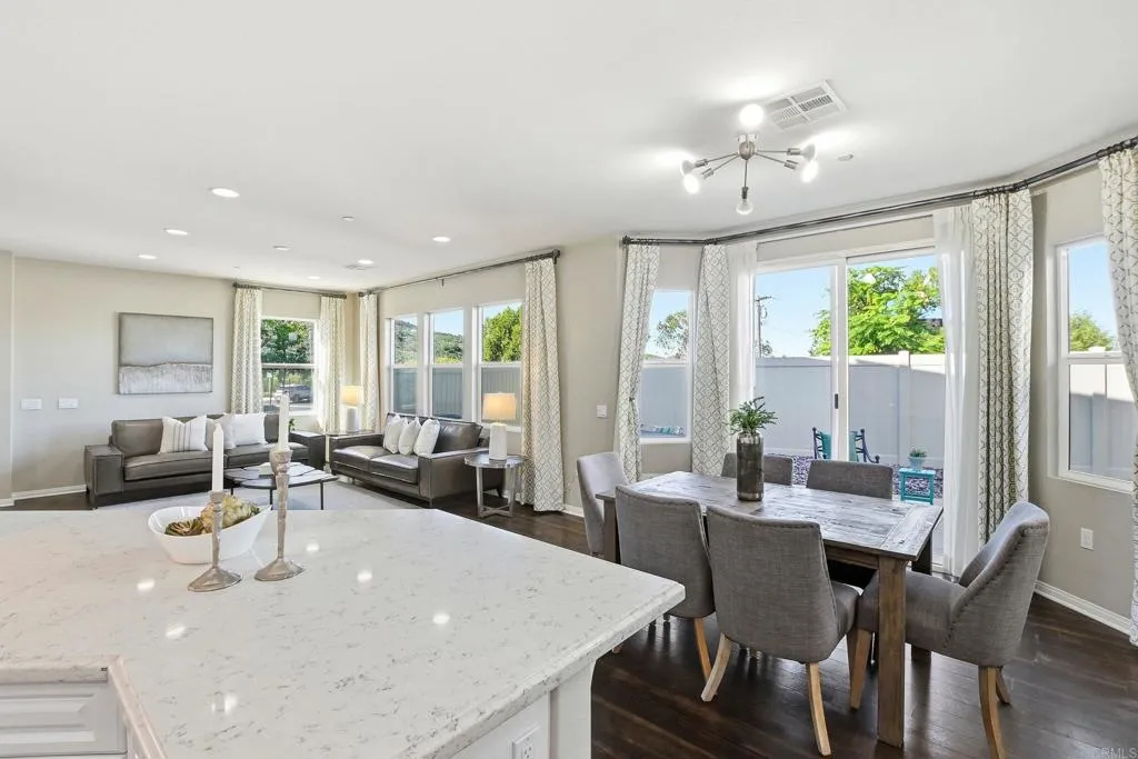 https://cdn.realtyfeed.com/cdn/127/306623843/0814aad274638520394805a07c6a88f4.webp