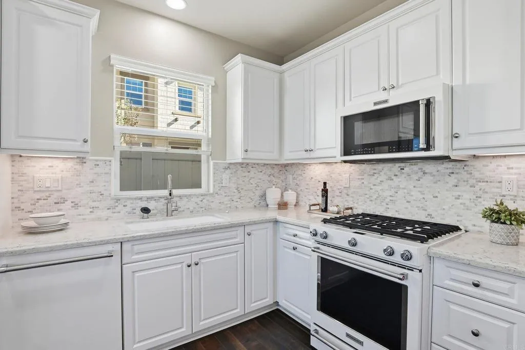 https://cdn.realtyfeed.com/cdn/127/306623843/2801230907fad17a96f6478e0d004b49.webp