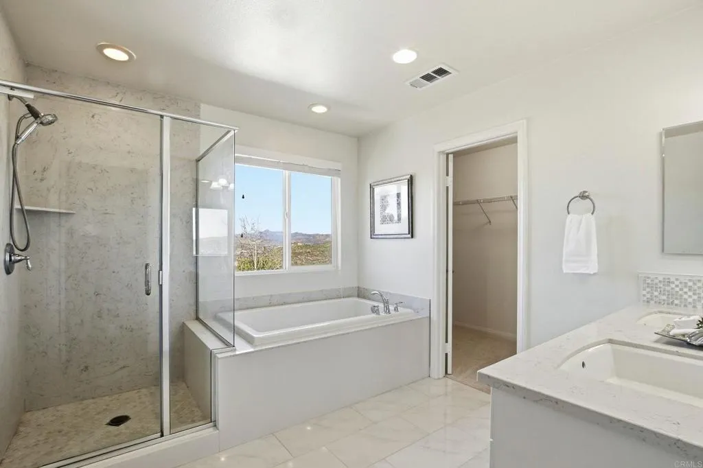 https://cdn.realtyfeed.com/cdn/127/306623843/434c6c652745714b8ee2da9bf1c180ef.webp