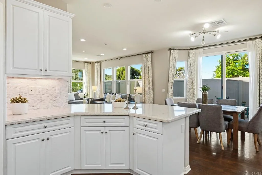 https://cdn.realtyfeed.com/cdn/127/306623843/c66efe1d4091789ba69f57e9411c0767.webp