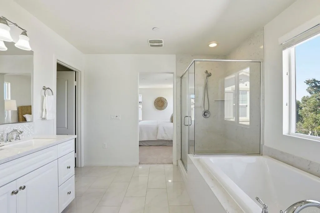 https://cdn.realtyfeed.com/cdn/127/306623843/d71832f4eb69bd5af103ddf6feb14651.webp