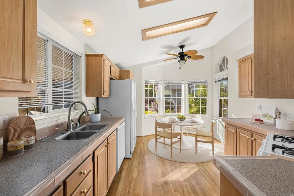 https://cdn.realtyfeed.com/cdn/127/306623931/184c97d713648d2a9bd8c0cd82abcf3d.webp