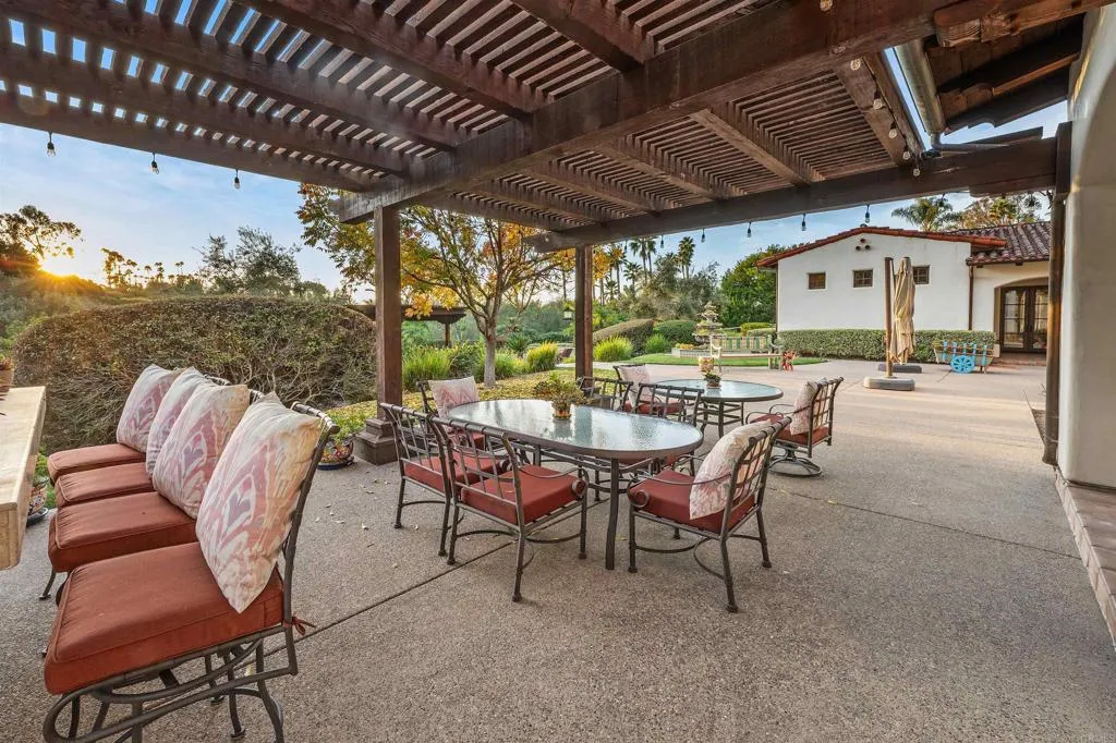 https://cdn.realtyfeed.com/cdn/127/306623950/b9c87c2c1311fe55672b53462f09c502.webp
