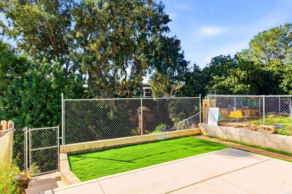 https://cdn.realtyfeed.com/cdn/127/306624011/8b55c85ba0cd8b74a11e190286b57e3e.webp